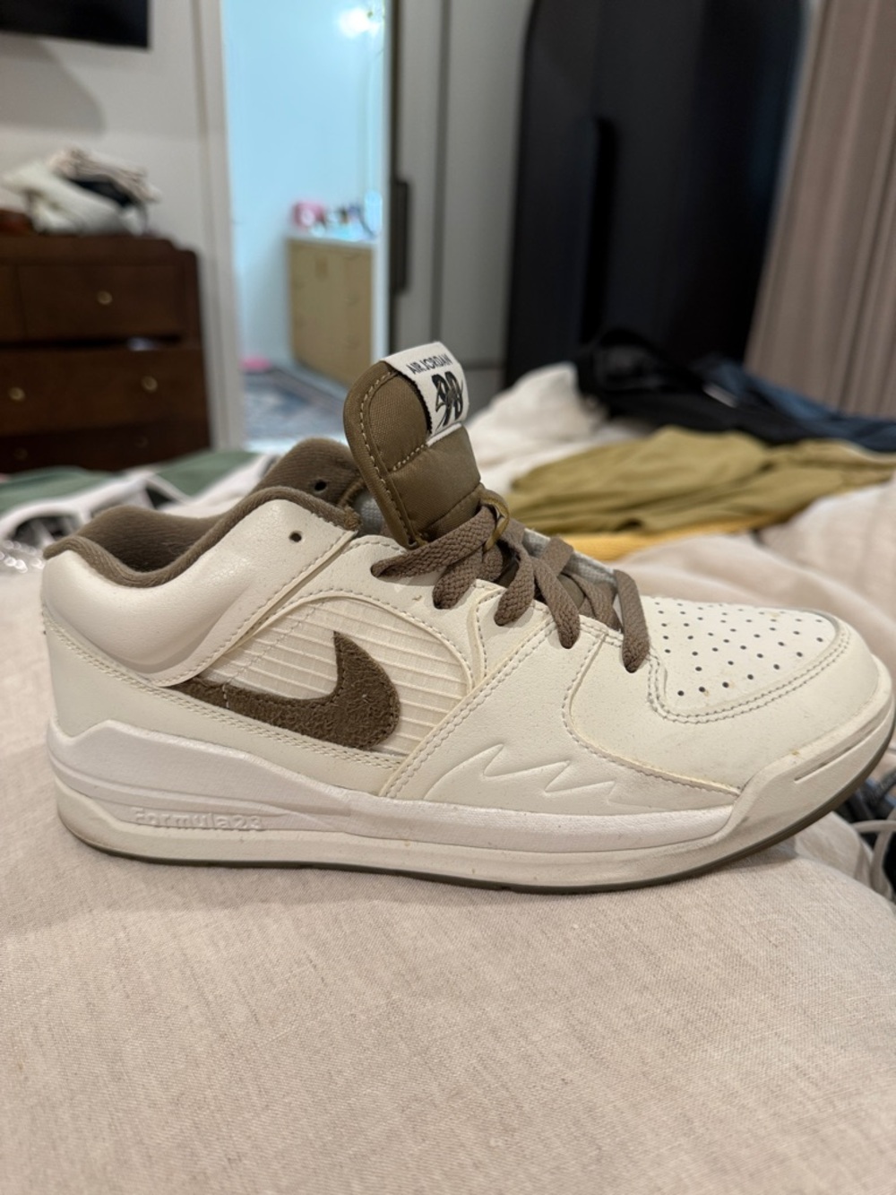 Jordan 90 White and olive green  Low-Top Sneakers